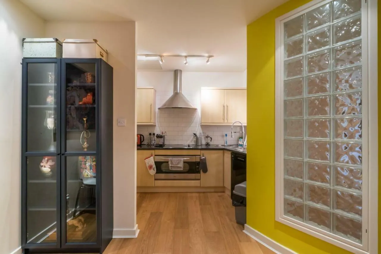 Leeds City Centre Luxury 2 Bed Apartment Sleeps 6 Fantastic Views Leeds (West Yorkshire)